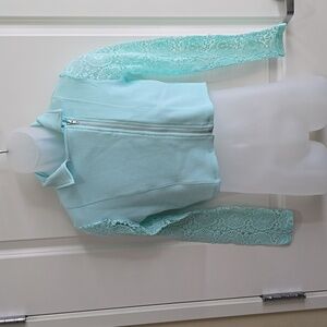 Beautees top with‎ crocheted sleeves Size 16